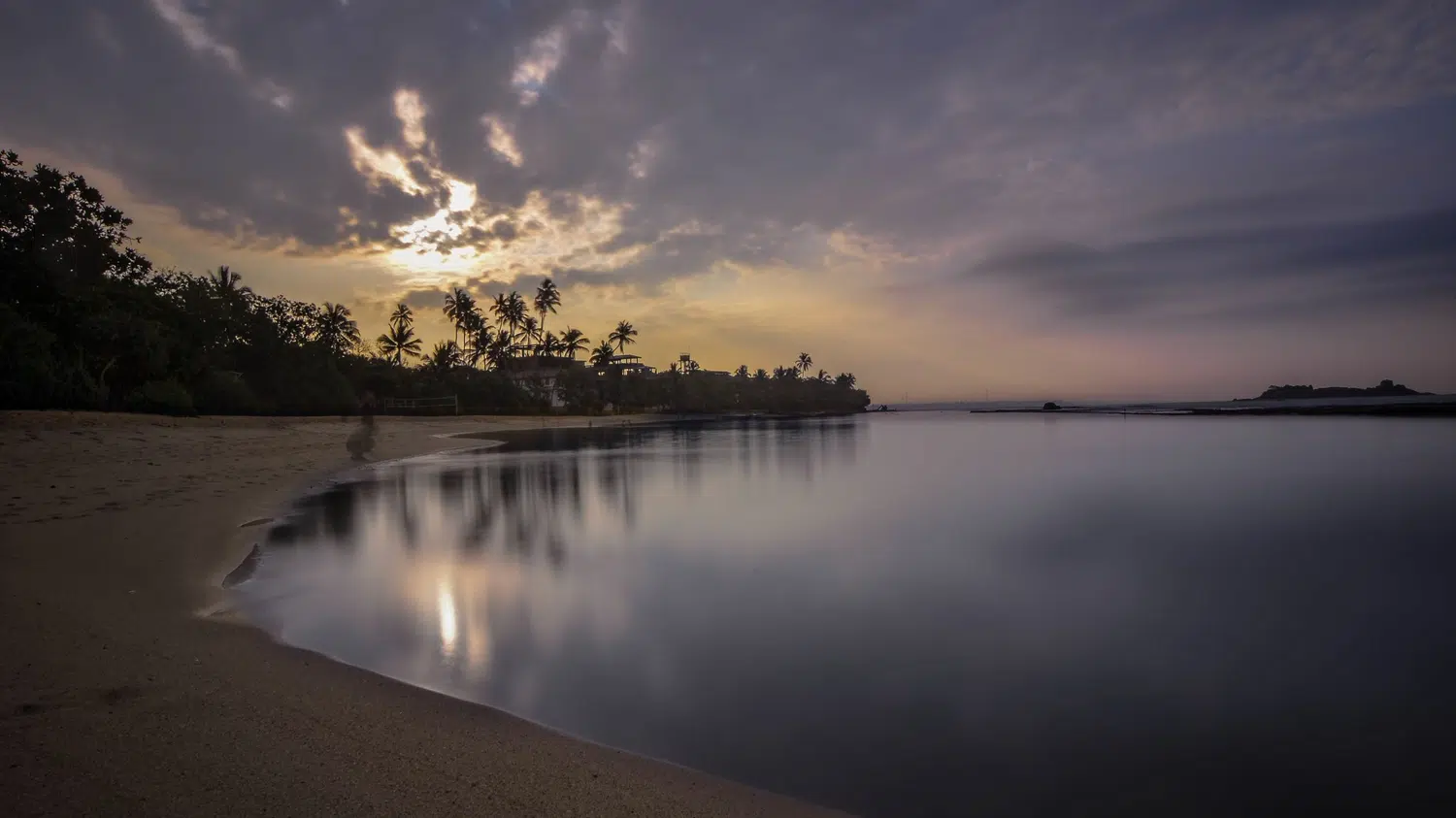 Sri Lanka palm-fringed beach and coastal scenery for Pasikuda Family Escape