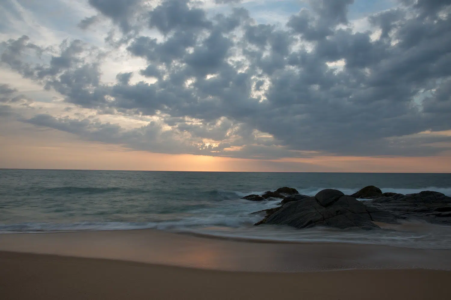 Palm-fringed Sri Lanka beach and coastal scenery for Sri Lanka private day tour with Trustker
