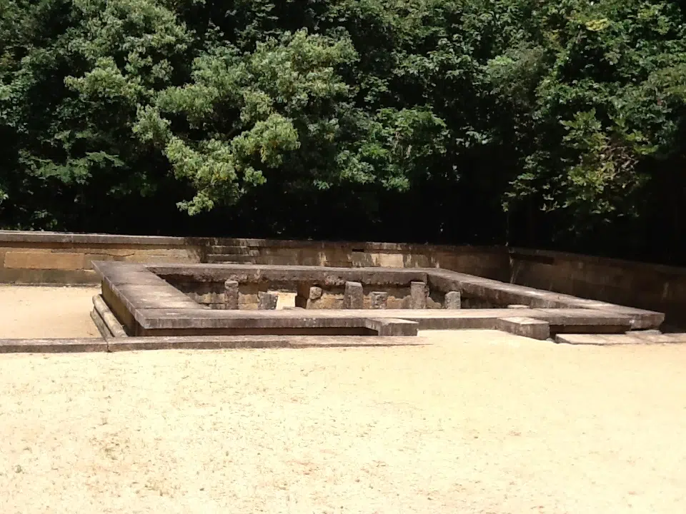 Ancient stone ruins and archaeological site for Sri Lanka private day tour with Trustker