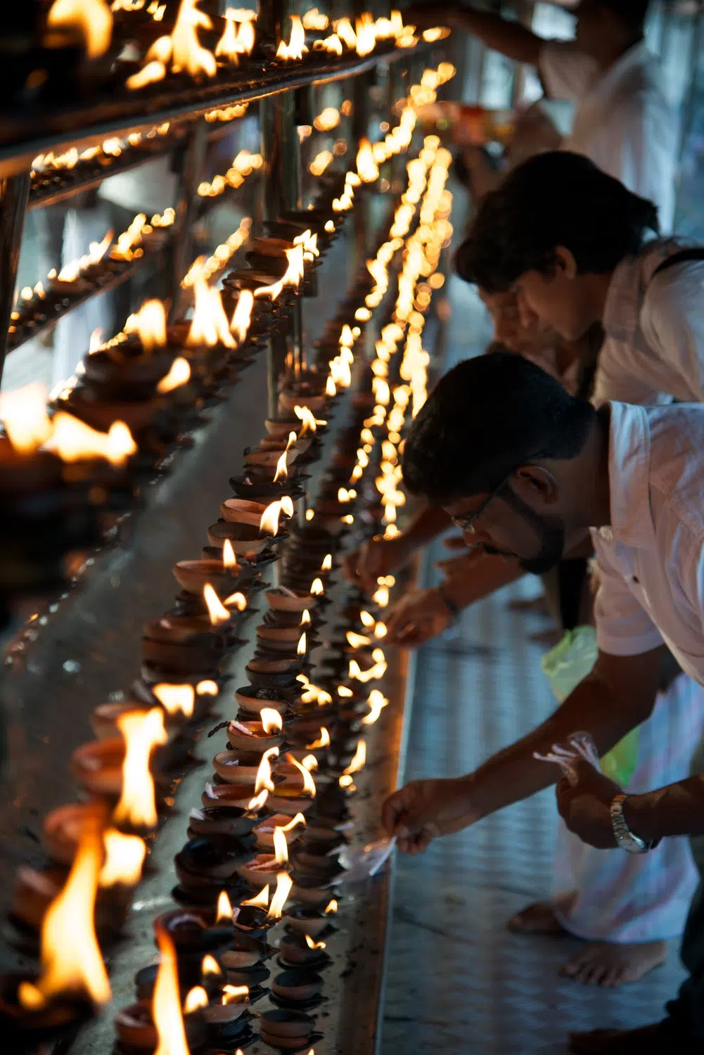 Temple of the Tooth, lake, offerings and sacred interiors for Sri Lanka private day tour with Trustker
