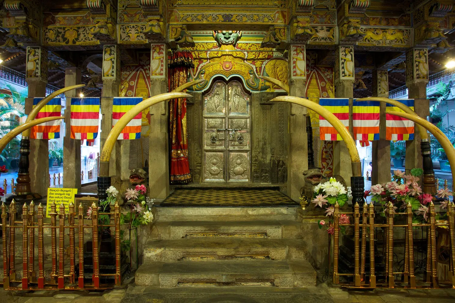 Temple of the Sacred Tooth Relic in Kandy for Sacred Kandy and Dambulla