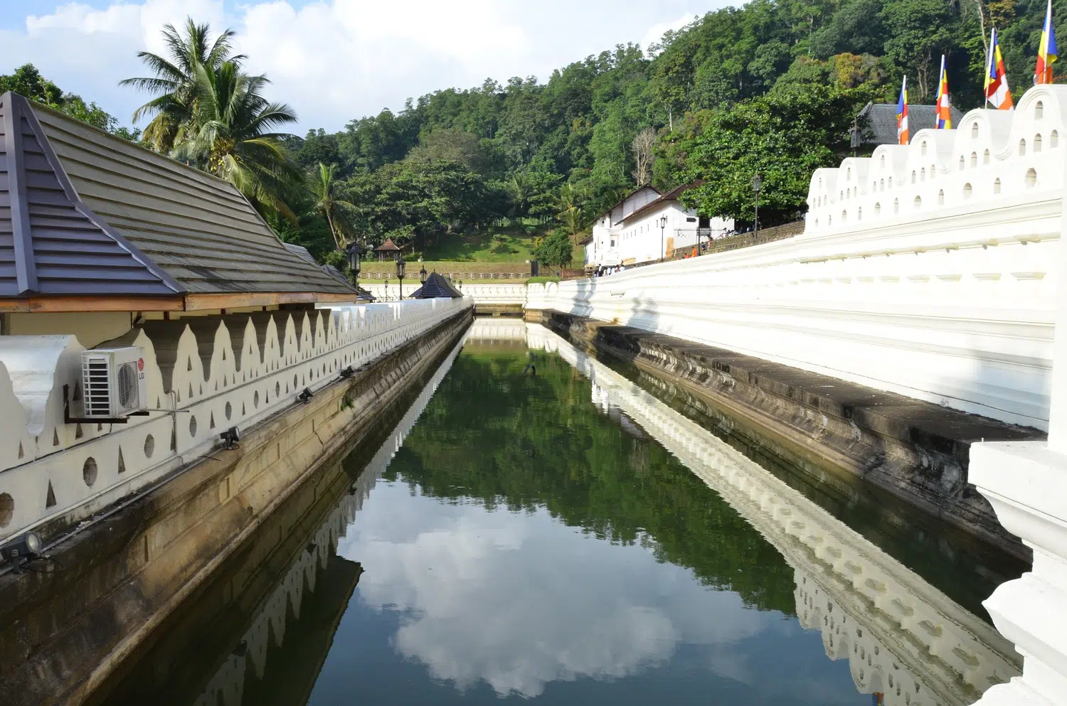 Temple of the Sacred Tooth Relic in Kandy for Complete Buddhist Heritage Tour