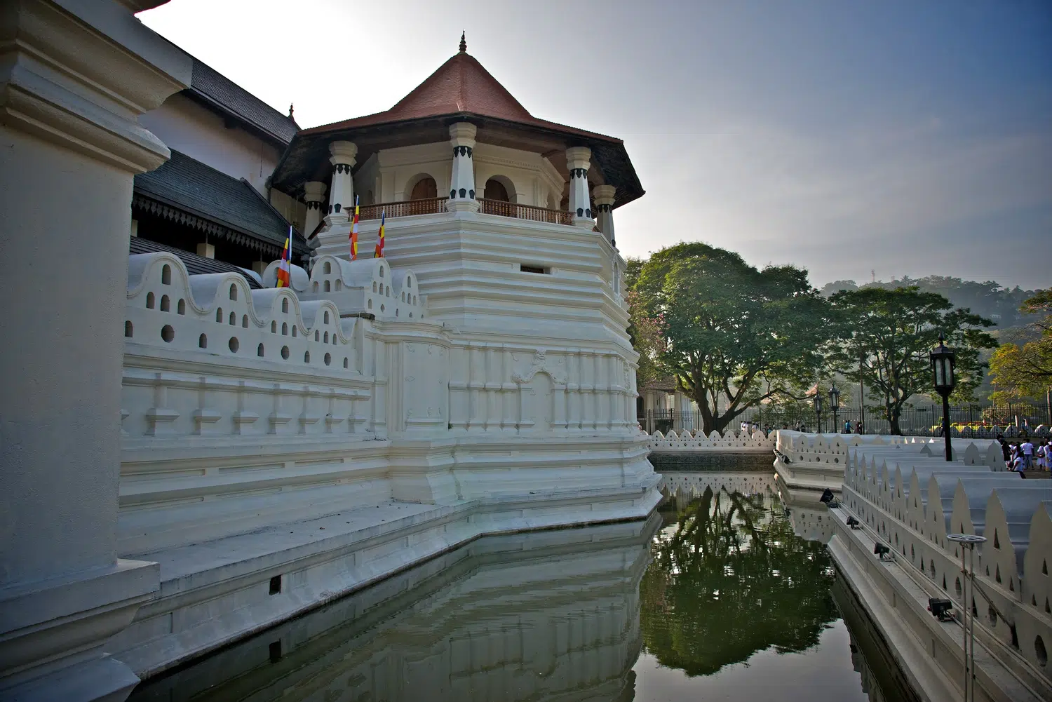 Temple of the Sacred Tooth Relic in Kandy for Culture and Hills Introduction
